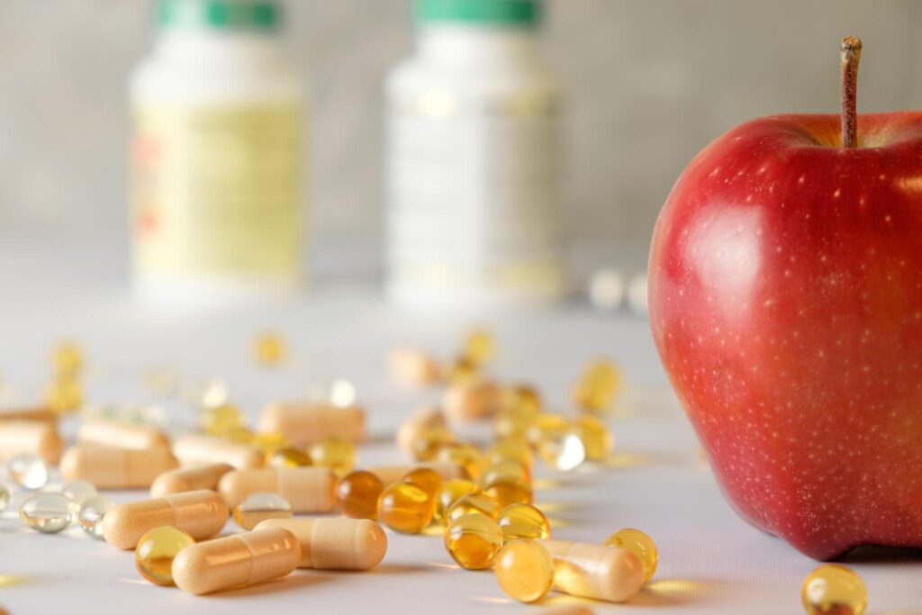 Blood-Sugar-Suplements-vs-Diet infographic